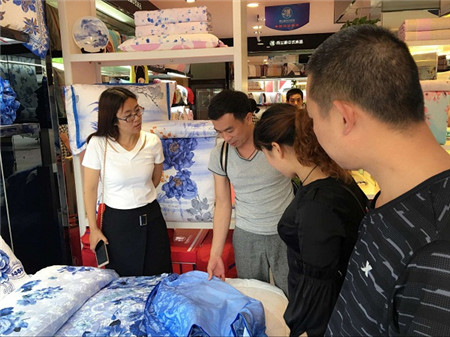 雨蘭2016“家紡消費(fèi)及品牌運(yùn)營研討會(huì)”首站—-河南站現(xiàn)場觀摩